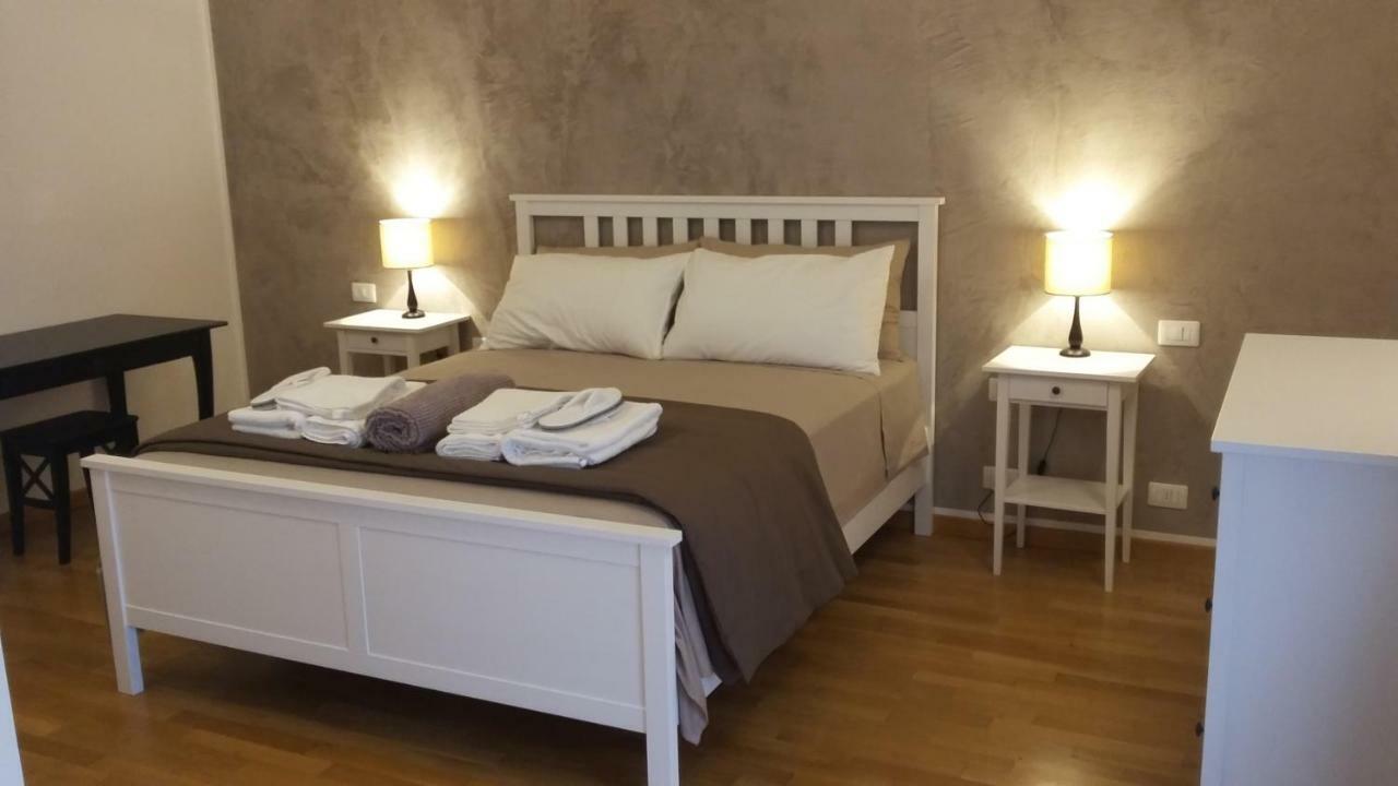 Residenza Leon Bed & Breakfast Castelnuovo del Garda Bagian luar foto