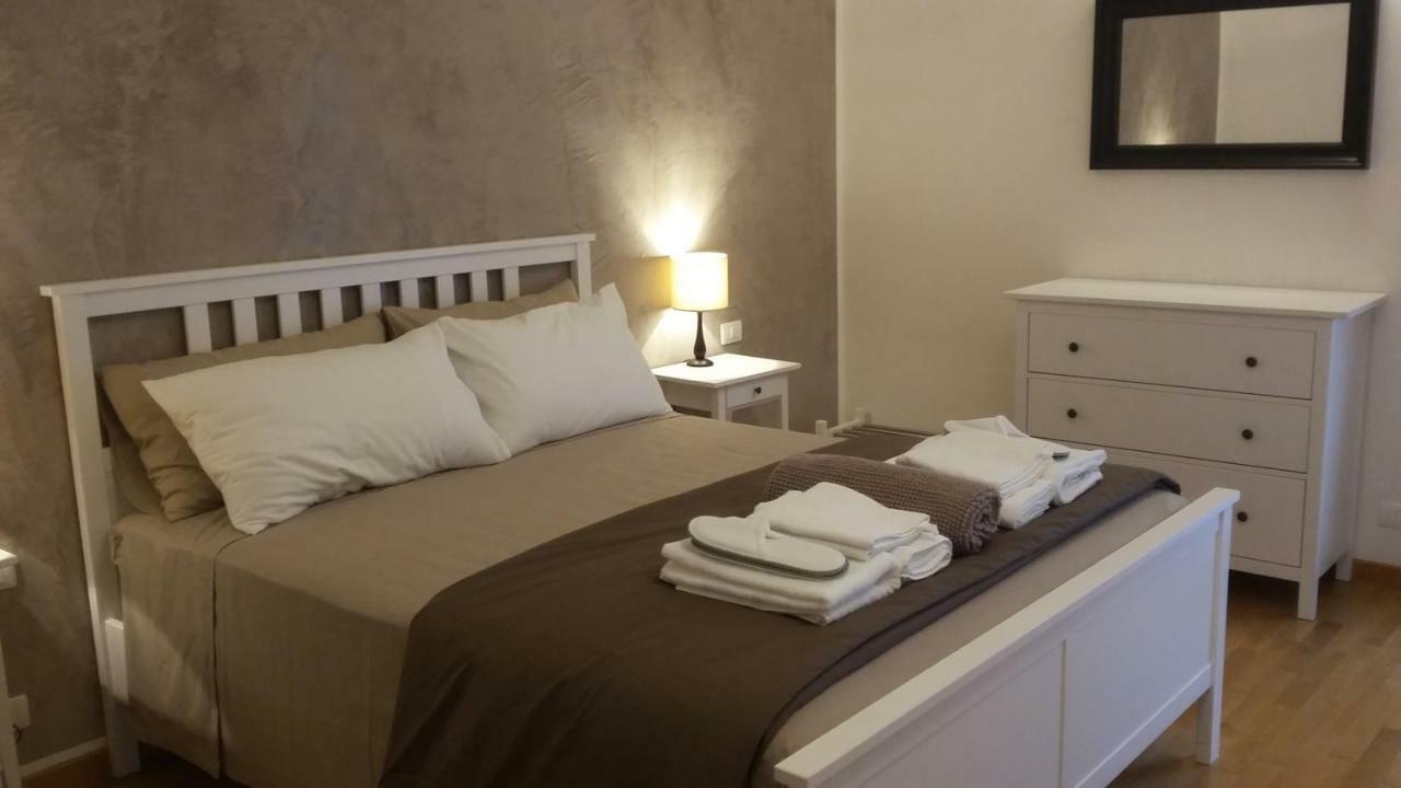 Residenza Leon Bed & Breakfast Castelnuovo del Garda Bagian luar foto